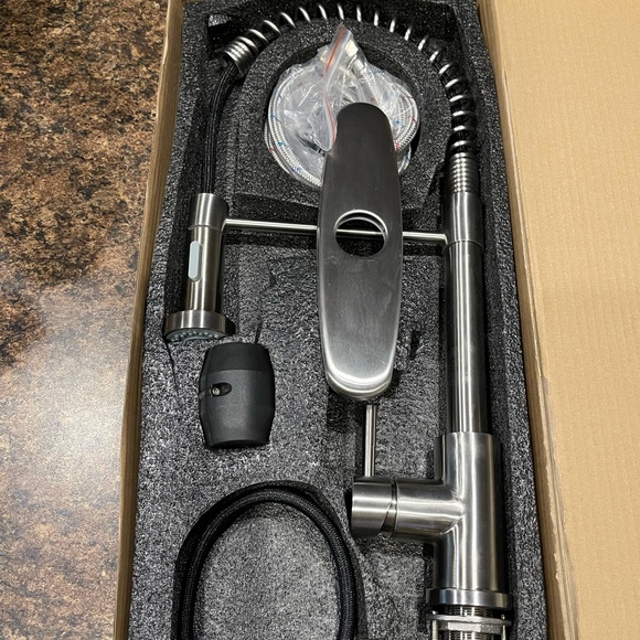 Kitchen faucet new - Picture 2 of 4